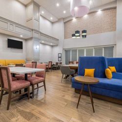 Hampton Inn & Suites Brenham - Breakfast Area