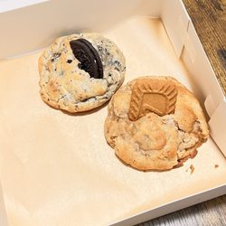 CJ Sweet Treats - Biscoff cookie and I want to say Oreos cookies and cream. The flavors were rich. Order!! You will not be sorry.