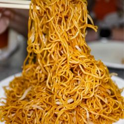 Laka  - Chow mein (@joeynht)