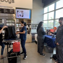 waited an over an hour and then they had this lady cut in front of me. Idk who these vets are but they look lost. waited an over an hour and then they had this lady cut in front of me. Idk who these vets are but they look lost.