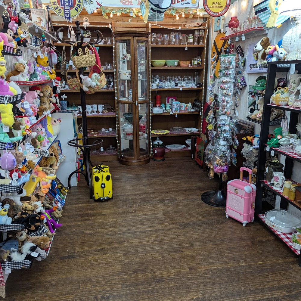 Just Around the Corner - Antiques Near Me - Lincolnton, North Carolina