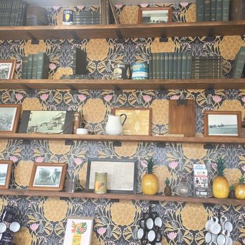 Maui Pineapple Store - Accessories Near Me - Lahaina, Hawaii
