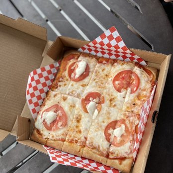 Umani - Margarita Pizza (I guess? Or is it cheese with tomato slices) - Pizza Near Me Umani - Margarita Pizza (I guess? Or is it cheese with tomato slices) - Pizza Near Me