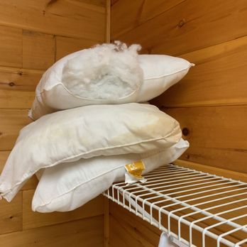 Aunt Bug's Cabin Rentals - Bed Pillows in Bedroom - Vacation Rentals Near Me - Pigeon Forge, Tennessee Aunt Bug's Cabin Rentals - Bed Pillows in Bedroom - Vacation Rentals Near Me - Pigeon Forge, Tennessee