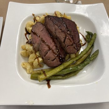 The Perfect Pear - a plate of meat and macaroni - Sandwiches Near Me - Perry, Georgia