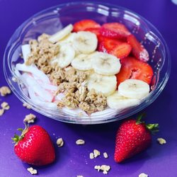 What’s Shaken - Strawberry banana bowl !