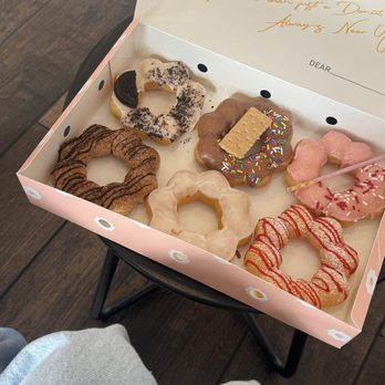 Mochinut - Long Beach - Mochinut : vanilla Oreo, Nutella, strawberry, choco churro, original, strawberry funnel - Donuts Near Me - Long Beach, California