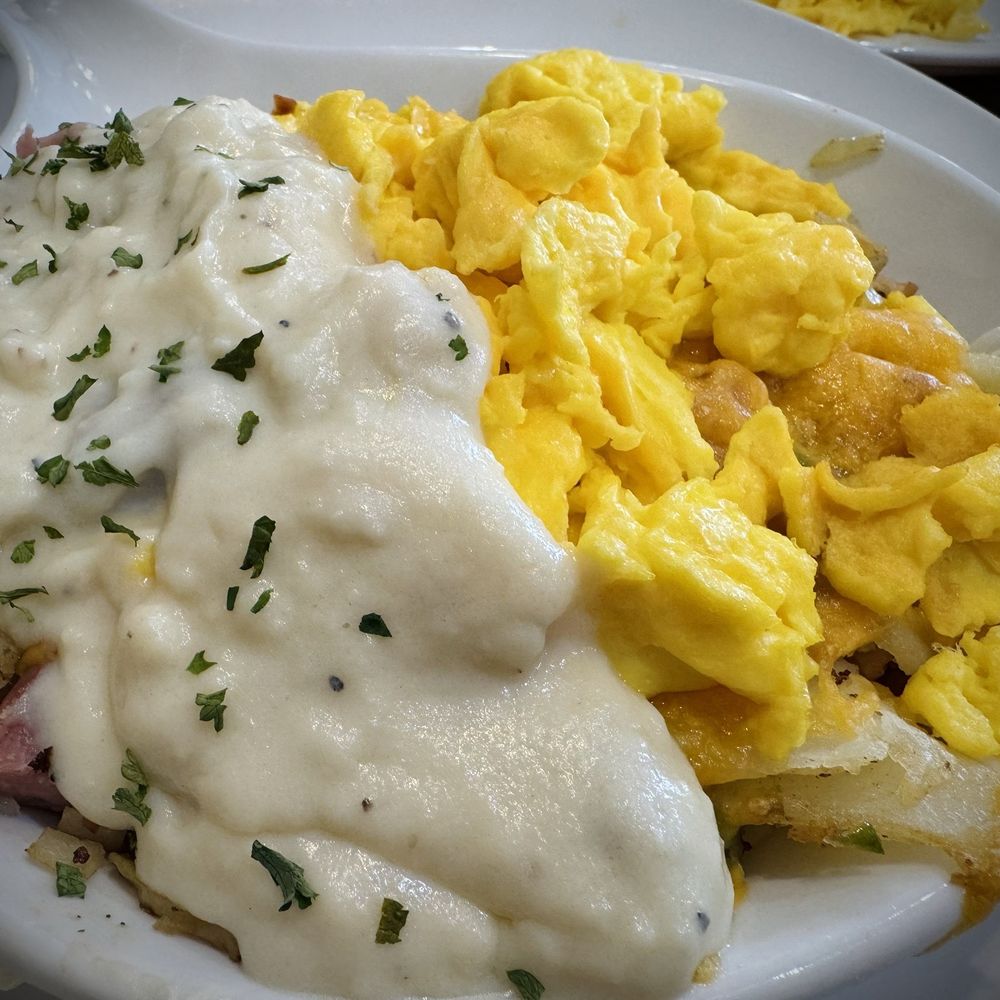 Broken Yolk Cafe - Country Skillet - American Near Me - Phoenix, Arizona Broken Yolk Cafe - Country Skillet - American Near Me - Phoenix, Arizona