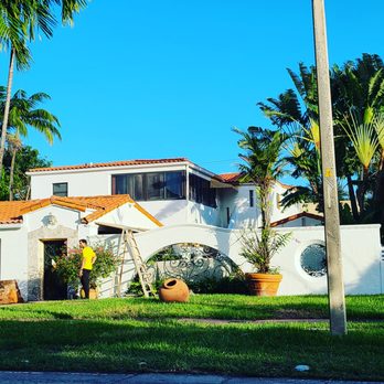 Ten Colors - a house with palm trees in front of it - Painters Near Me Ten Colors - a house with palm trees in front of it - Painters Near Me