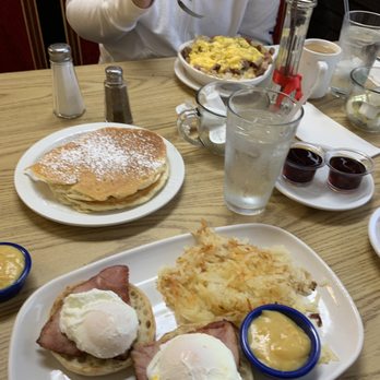 Sunrise Breakfast & Lunch Restaurant - Eggs Benedict, pancakes, skillet and French toast - Breakfast & Brunch Near Me - Chicago, Illinois