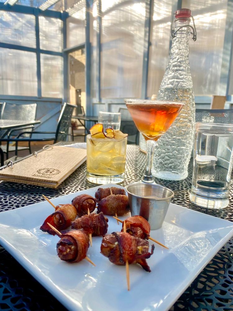 Social spots from R Public House