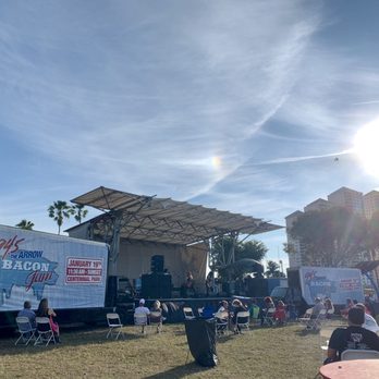 Centennial Park - Live weekend music - Parks Near Me - Fort Myers, Florida