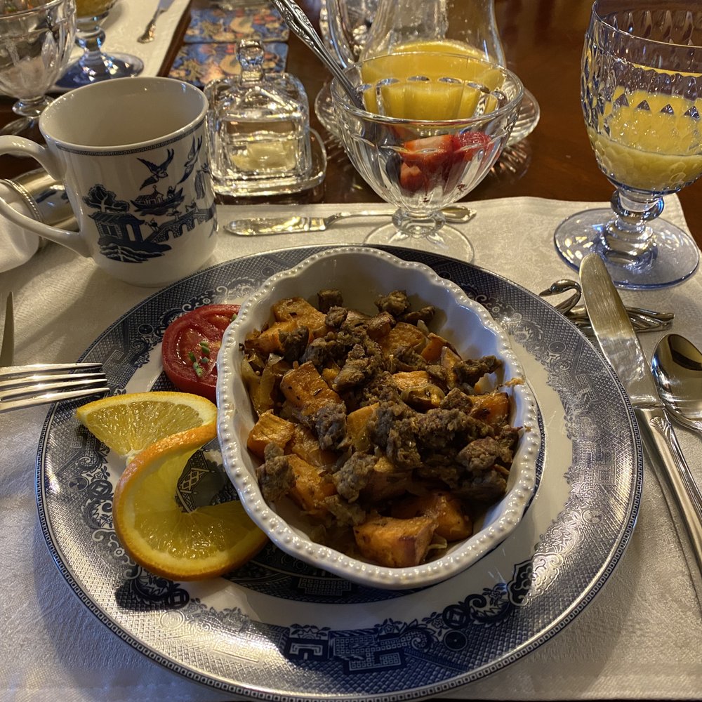 Talwood Manor - Sweet potato and vegan sausage crumble - Bed & Breakfast Near Me - Port Colborne, Ontario Talwood Manor - Sweet potato and vegan sausage crumble - Bed & Breakfast Near Me - Port Colborne, Ontario