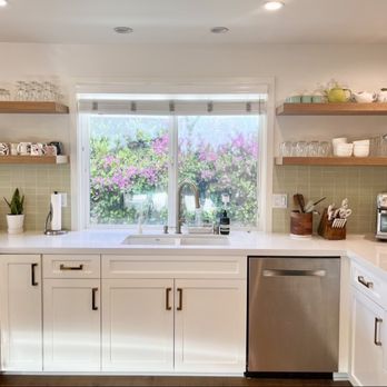 Amelfig Builders - MCM kitchen with floating shelves and Heath Ceramics backsplash - General Contractors Near Me - North Hollywood, California Amelfig Builders - MCM kitchen with floating shelves and Heath Ceramics backsplash - General Contractors Near Me - North Hollywood, California