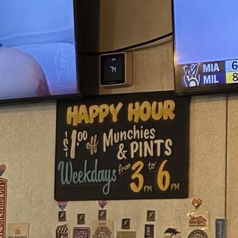 Brews - A Taphouse and Gourmet Burger Joint - Happy hour - Salad Near Me - Chandler, Arizona