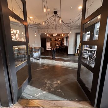 Omni Richmond Hotel - Entrance to the Westham porch - Hotels Near Me - Richmond, Virginia