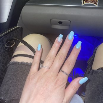 9 Nails and Spa Salon - Nail Salons Near Me - Londonderry, New Hampshire