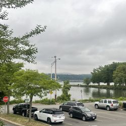 Beacon Train Station - Beautiful view of the Hudson River