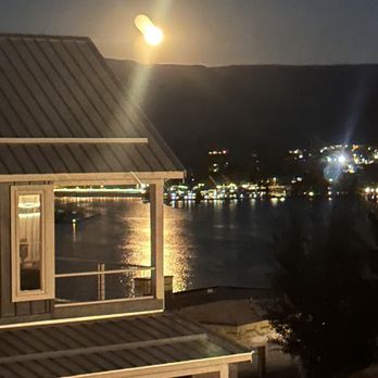 Chelan Lookout - Vacation Rentals Near Me - Chelan, Washington Chelan Lookout - Vacation Rentals Near Me - Chelan, Washington