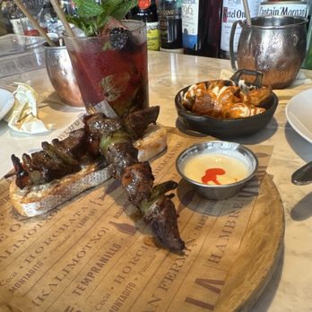 Bulla Gastrobar - Steak Pintxo papá Patatas Bravas n a mojito black berry - Spanish Near Me - Doral, Florida