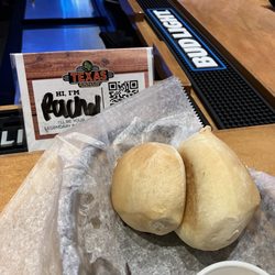 Texas Roadhouse - Hot rolls