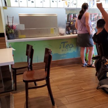 i-Tea - Counter shot.. slow at 5:30 pm on a Wed - Juice Bars & Smoothies Near Me - Castro Valley, California i-Tea - Counter shot.. slow at 5:30 pm on a Wed - Juice Bars & Smoothies Near Me - Castro Valley, California