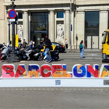 Plaça Catalunya - Namesake photo op - Landmarks & Historical Buildings Near Me - Barcelona, B Plaça Catalunya - Namesake photo op - Landmarks & Historical Buildings Near Me - Barcelona, B