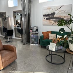 Alt Salon - Entrance/lobby area