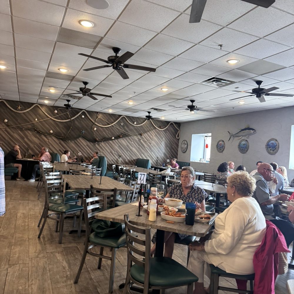 Coastal Grill - 1/2 of restaurant in front of counter - American Near Me - Galveston, Texas