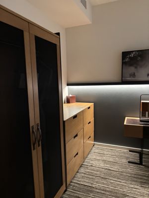 The Cloudveil, Autograph Collection by null