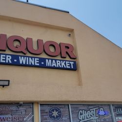 Del Amo Corner Liquor - Front decor
