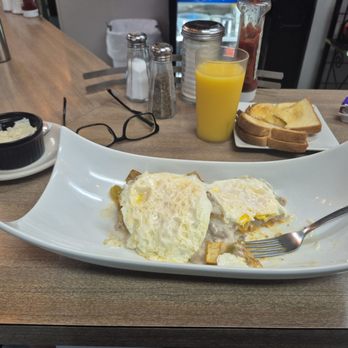 Coffee Carrousel - Breakfast bowl and grits...eggs sausage gravy over potatoes... omg its delicious spicy...I'm a happy contractor. Good food at a great price. - Breakfast & Brunch Near Me - Sarasota, Florida Coffee Carrousel - Breakfast bowl and grits...eggs sausage gravy over potatoes... omg its delicious spicy...I'm a happy contractor. Good food at a great price. - Breakfast & Brunch Near Me - Sarasota, Florida