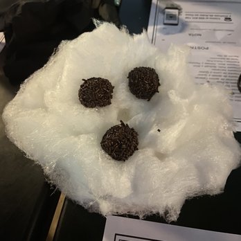Arais - Cotton candy with chocolate truffle dessert - complimentary finish and very good. - Spanish Near Me - Salobreña, GR