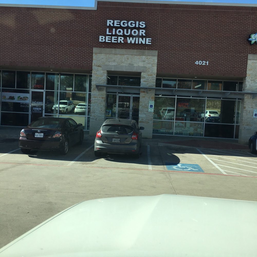 Reggis Liquor - the front of a liquor store - Beer, Wine & Spirits Near Me - Fort Worth, Texas