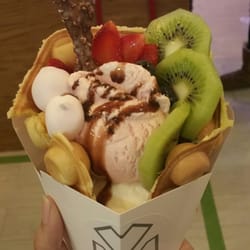 520 Dessert - Egg waffle with lots of toppings