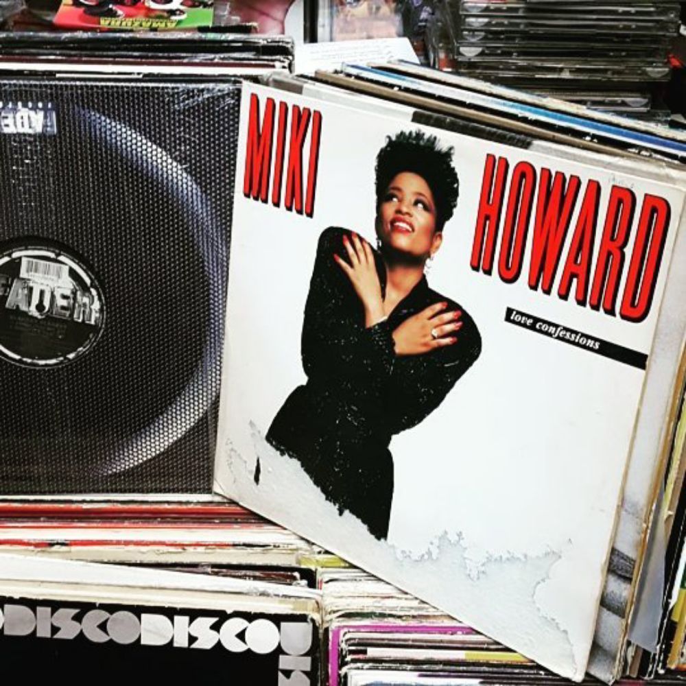 MOODIES RECORD AND TAPE Updated September 2024 11 Photos 3777A