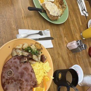 SB Sunshine Cafe - Ham and eggs, chicken fried steak - Breakfast & Brunch Near Me - Goleta, California