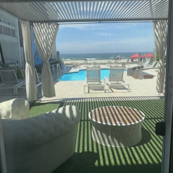 The Wayfarer San Diego - View from inside our room. Cabana pool area with awesome beach view. Perfect for hanging out and watching the kids swim in the pool. - San Diego, CA