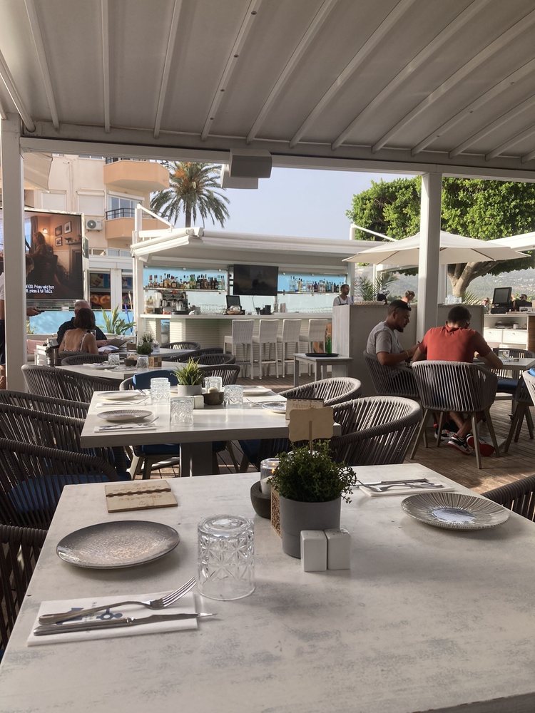 BARBUDA BEACH BAR & GRILL 12 Photos Carrer Duc Estremera 12