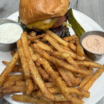 Brava's Hells Canyon - Cheeseburger - American Near Me - Lewiston, Idaho Brava's Hells Canyon - Cheeseburger - American Near Me - Lewiston, Idaho