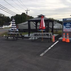 Hudson Falls Food Mart - Picnic tables available for customers.