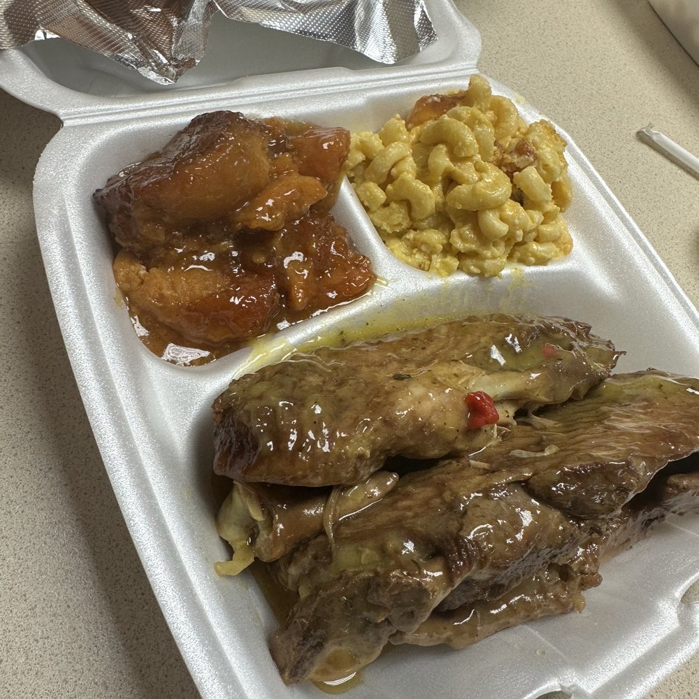 Turkey Wing Dinner-- yams and mac n cheese! Was delish and nice size turkey wings in some good gravy!! Turkey Wing Dinner-- yams and mac n cheese! Was delish and nice size turkey wings in some good gravy!!