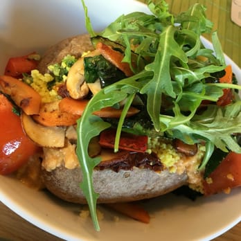 Alex Kitchen - Vegane Kumpir (Hummus, Couscous) - International Near Me - Husum, SH