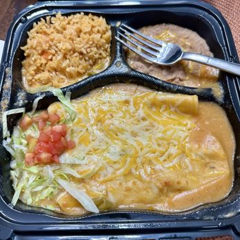 Habanero'ss Mexican Restaurant - Cheese and chicken enchilada plate - Mexican Near Me - Pueblo, Colorado