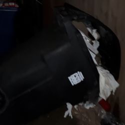 Vacasa - Big Bear Lake - Trash full and knocked over
