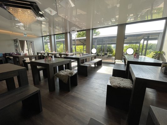 Schwitzer’s Brasserie & Lounge by null