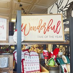 Sun Prairie Flowers By Hen and Chick - Festive decorations