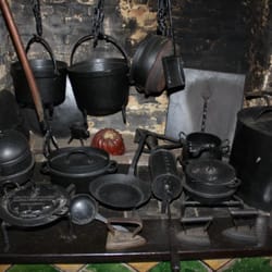 Rieck Haus - Geräte zum Backen und Kochen über offenem Feuer und zum Plätten