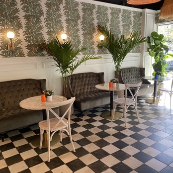 Protein Monkey - Inside tables and chairs - Juice Bars & Smoothies Near Me - Tampa, Florida