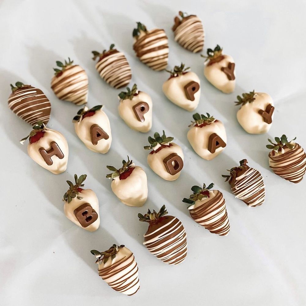The Dipped Berry Logo